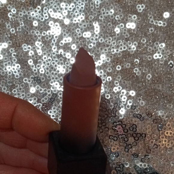 Huda Beauty~ "Game Night" NWT - Picture 6 of 6